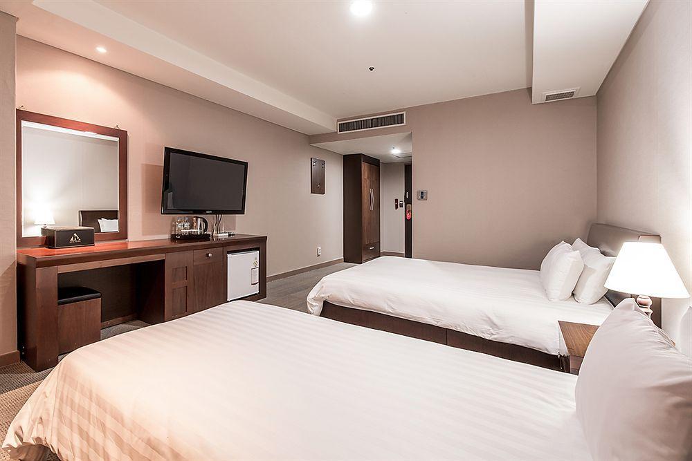 นิวฮิลท็อปโฮเต็ล Hotel โซล ภายนอก รูปภาพ