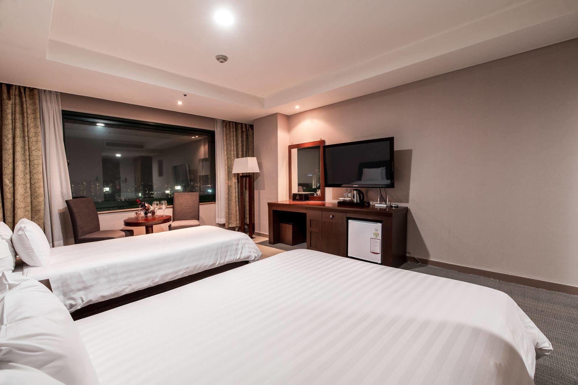 นิวฮิลท็อปโฮเต็ล Hotel โซล ภายนอก รูปภาพ