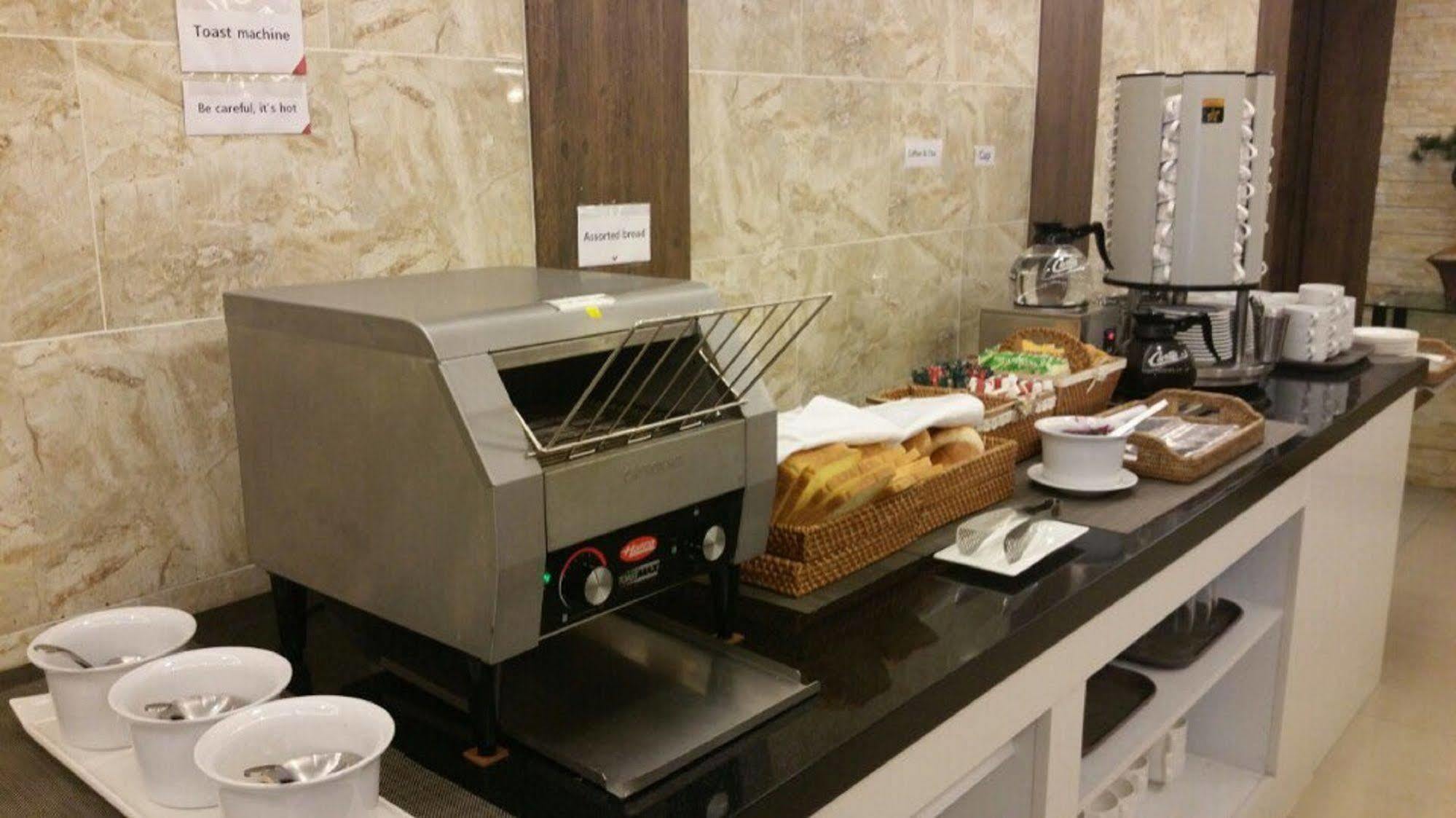 นิวฮิลท็อปโฮเต็ล Hotel โซล ภายนอก รูปภาพ